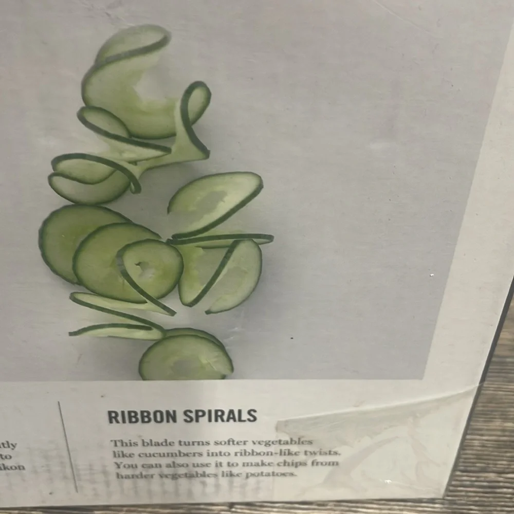 Marta Steward table spiralizer